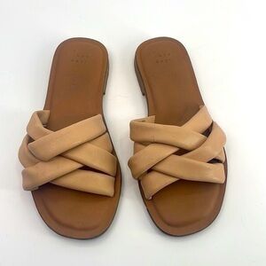 UEC Universal thread puffy tan vegan leather slides size 6.5 no box